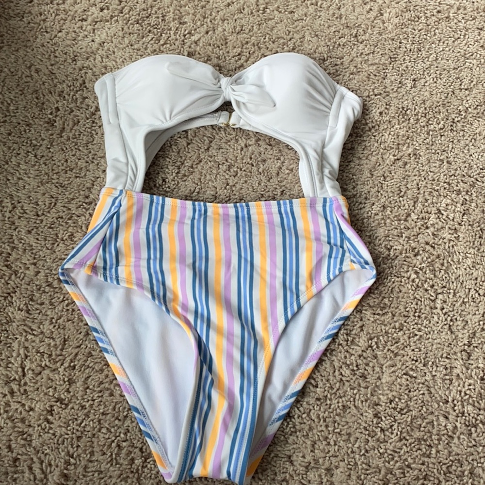 Strapless one piece